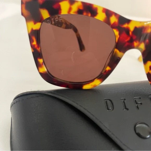 Diff Brown Oversized Tortoiseshell Sunglasses - Picture 6 of 6